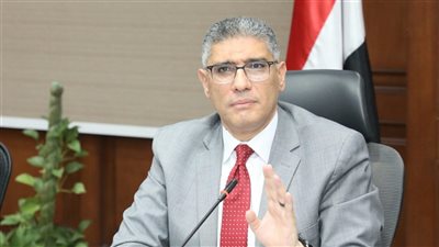 محافظ الجيزة يتابع مع رؤساء المدن والأحياء مستوى الخدمات المقدمة للمواطنين 