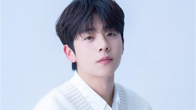 الممثل تشاي جونغ هوب ينهي عقد فيلمه الجديد 