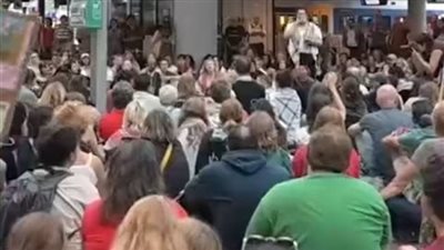 الشرطة اليونانية تطلق قنابل الغاز على نشطاء داعمين لفلسطين