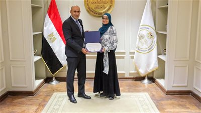 وزير التربية والتعليم والتعليم الفني يكرم الطلاب أوائل مدارس النيل المصرية الدولية