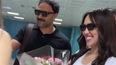مي فاروق تصل تونس مع زوجها استعدادًا لحفلها في مهرجان قرطاج