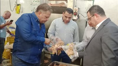 إعدام 42 طنا من مصنعات اللحوم الفاسدة داخل مصنع بدون ترخيص بكرداسة 