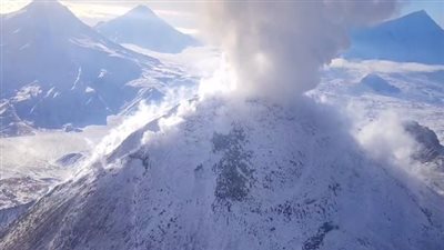 كامشاتكا الروسية تسجل 44 هزة ارتدادية خلال 24 ساعة وتحذير من ثوران بركان كليوتشفسكوي