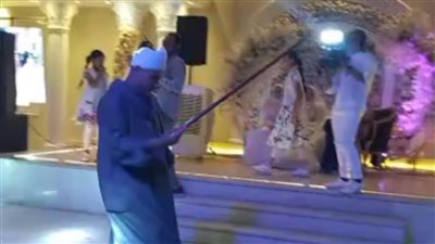 جات له غيبوبة سكر، وفاة أحد أقارب العروسين أثناء رقصه بقاعة الأفراح في قنا