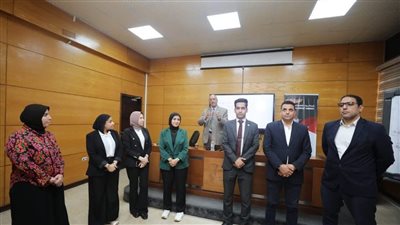 مطار القاهرة ينظم محاضرات عن فن الإتيكيت والتعامل مع الركاب 