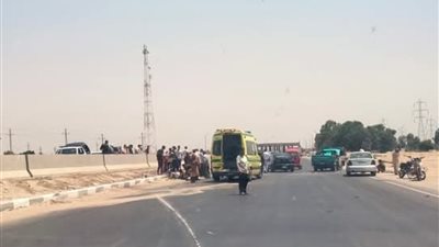 مصرع وإصابة 21 عاملا في انقلاب سيارة بالإسماعيلية 