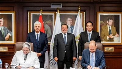 محافظ البنك المركزي ووزير التعليم العالي يشهدان توقيع اتفاقيتي شراكة مع جامعتي القاهرة وسوهاج