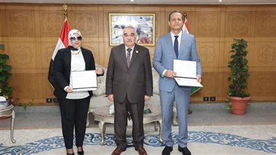 لتضحياتهما في انتخابات الشيوخ، قضايا الدولة تكرم اثنين من أعضائها 