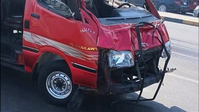 إصابة 13 شخصا في تصادم ميكروباص وملاكي بطريق إسكندرية مطروح 