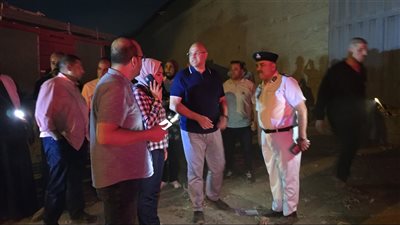 محافظ القليوبية ينتقل لموقع حريق مخزن البلاستيك بالقناطر الخيرية (صور)