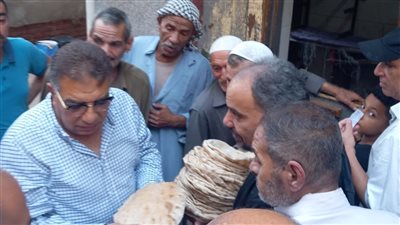 محافظ الدقهلية في جولة صباحية مفاجئة على مخابز المنصورة وشربين (صور)