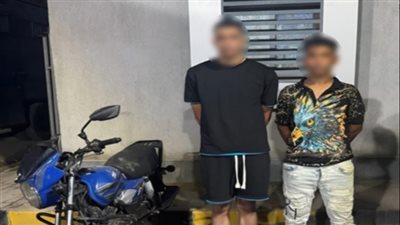 ضبط شخصين يروجان المخدرات على دراجة نارية بالجيزة 