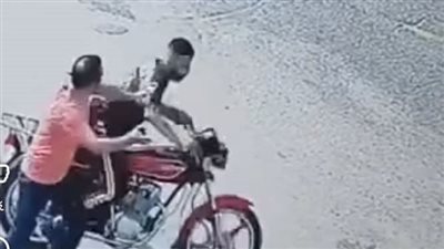 القبض على المتهم بمحاولة خطف هاتف محمول من شاب وترويعه بالأميرية 