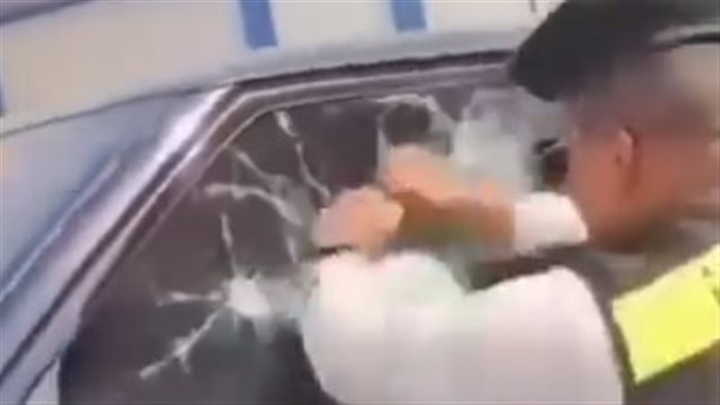 ضابط شجاع أوقف سائقًا