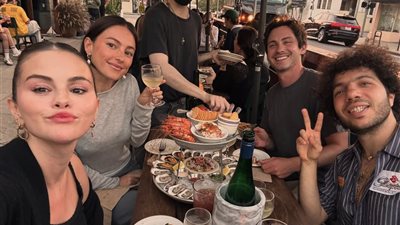 سيلينا جوميز في موعد غرامي مزدوج (صور)