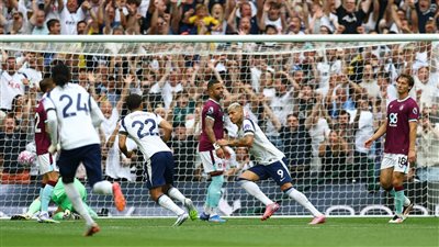 الدوري الإنجليزي، توتنهام يتقدم على بيرنلي بهدف في الشوط الأول