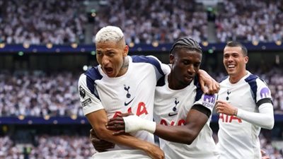 توتنهام يخطف تعادلا مثيرا بهدف عكسي أمام برايتون 2/2 في الدوري الإنجليزي 