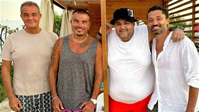 كريم محمود عبد العزيز وشيكو مع الهضبة بالساحل الشمالي 