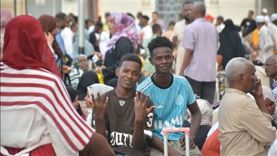 توافد مئات السودانيين على محطة رمسيس لاستقلال قطار العودة إلى بلادهم (فيديو وصور)