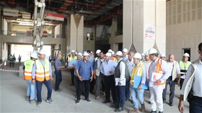 وزير النقل يتفقد التشطيبات النهائية لمحطات الخط الأول للقطار الكهربائي السريع 