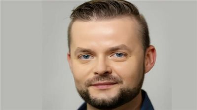 فضيحة مدوية لزميل مقرب من نتنياهو.. توم آرتيوم استدرج طفلا أمريكيا عبر الإنترنت لاغتصابه.. الموظف الإسرائيلي الكبير يخالف قوانين الولايات ويهرب للكيان