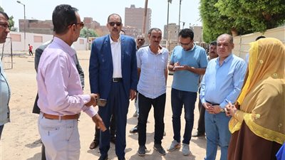 محافظ سوهاج يتفقد الأسواق والمواقف وأعمال تطوير ميدان الشهداء 