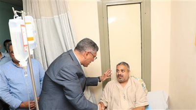 محافظ الجيزة يطمئن على الحالة الصحية لـ شهاب عبدالعزيز بطل واقعة إنقاذ 