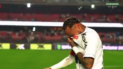 انهيار نيمار بالبكاء بعد أكبر خسارة في مسيرته (فيديو)