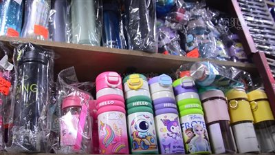 بلاستيك وستيل وأكريلك، أنواع وأسعار الزمزميات المدرسية 2025 (فيديو وصور)