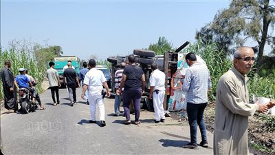 الصور الأولى لتصادم سيارة مواد بترولية مع ملاكي بالسنبلاوين ونجاة 3 أشخاص 