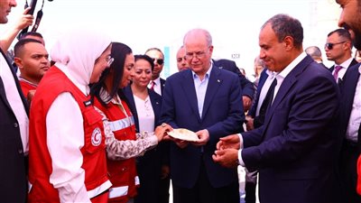 وزيرا الخارجية والتضامن يتفقدان المطبخ الإنساني والمخبز الآلي للهلال الأحمر المصري برفح 