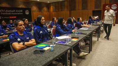 محاضرات نظرية وعملية في معسكر فيفا للمحكّمات المصريات (صور)