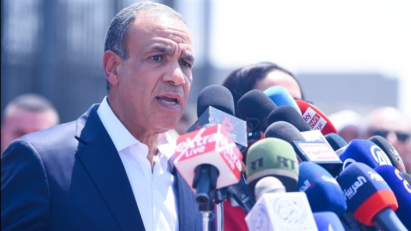 الدكتور بدر عبد العاطى