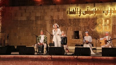 بأصوات قوية، الفرقة الكازاخستانية تتألق على مسرح القلعة (صور)