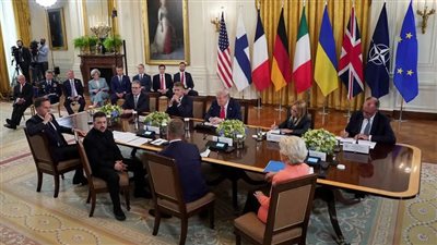 ترامب يقطع اجتماعه بزعماء أوروبا للاتصال ببوتين