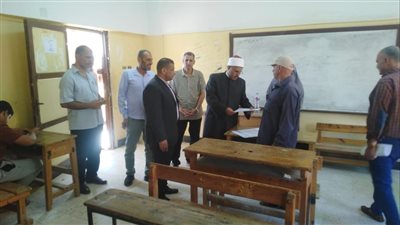 رئيس منطقة الإسماعيلية يتابع امتحانات الدور الثاني للثانوية الأزهرية بفايد (صور) 