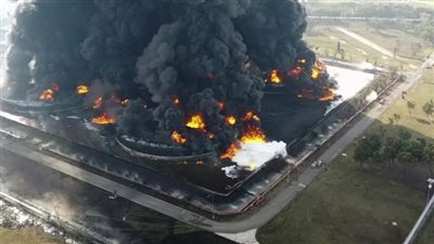 مصرع 3 أشخاص وإجلاء 750 من السكان إثر حريق بئر نفط في إندونيسيا