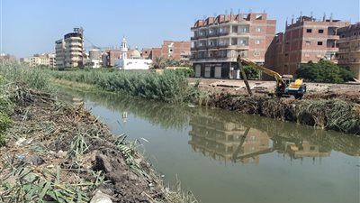 توصيل خط مياه شرب جديد للرياض وتطهير مصرف نشرت بقلين في كفر الشيخ (صور)