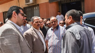 محافظ الشرقية يختتم جولته في ديرب نجم بزيارة المركز التكنولوجي لخدمة المواطنين