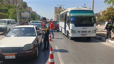 حملة للكشف عن تعاطي المواد المخدرة والمخالفات المرورية بشارع الجيش بالمنصورة