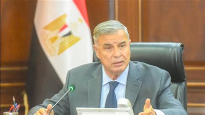 محافظ الإسكندرية يستمع لمشاكل المستثمرين وأصحاب المصانع 