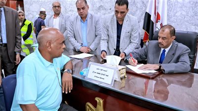 محافظ سوهاج يعقد اللقاء الجماهيري الأسبوعي للاستماع إلى شكاوى وطلبات المواطنين