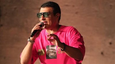 إيهاب توفيق يحيي حفلا على مسرح المحكي بالقلعة الليلة 