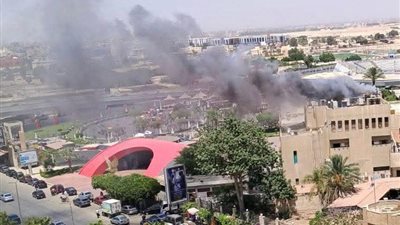 شهود عيان يكشفون سبب حريق المبنى الإداري للنادي الأهلي في مدينة نصر