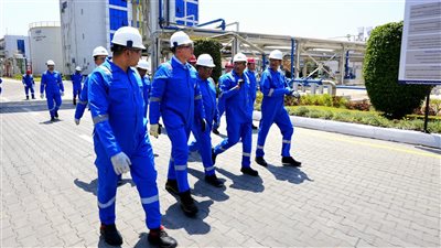 وزير البترول يتفقد سير العمل بالوحدات الإنتاجية بشركة الإسكندرية الوطنية للتكرير 