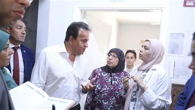 وزير الصحة يتفقد صحة أسرة 