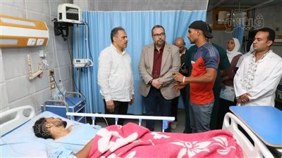 محافظ الشرقية يتفقد مصابي عقار الزقازيق المنهار