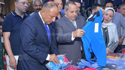 بتخفيضات تصل لـ 70٪، محافظ بورسعيد يفتتح معرض “أهلًا مدارس” (صور)