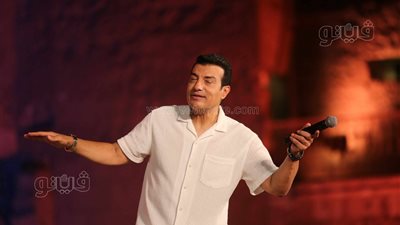 إيهاب توفيق يبدأ حفله بالقلعة بـ