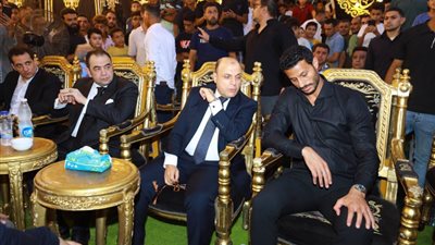 محافظ كفر الشيخ يقدم واجب العزاء لـ محمد الشناوي في وفاة والده